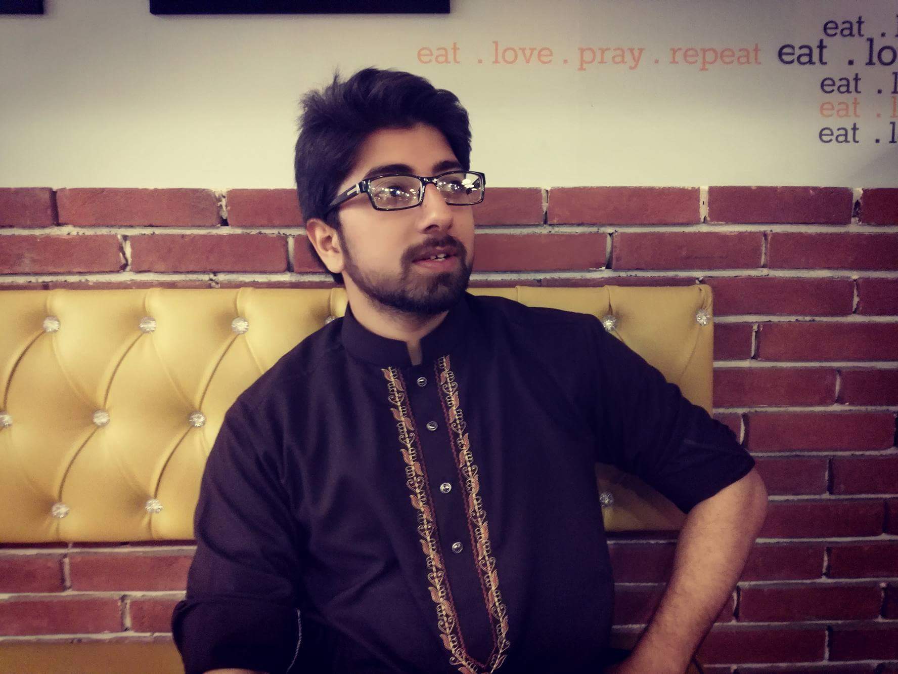 Mairas Abid English (UK), Punjabi, Urdu, English (US)