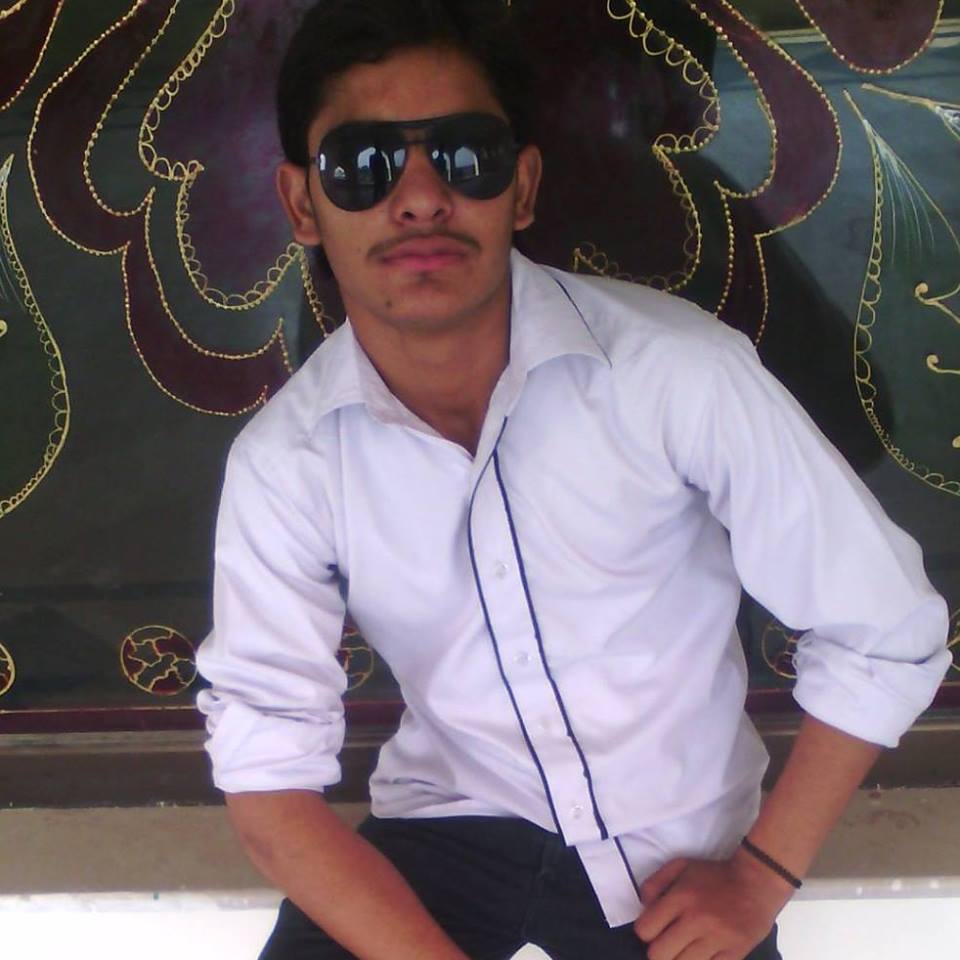 Akbar Manzoor English (US)