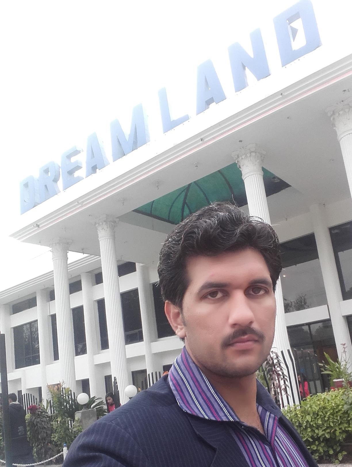 Zeeshan Khan Profile Zeeshan Khan Profile