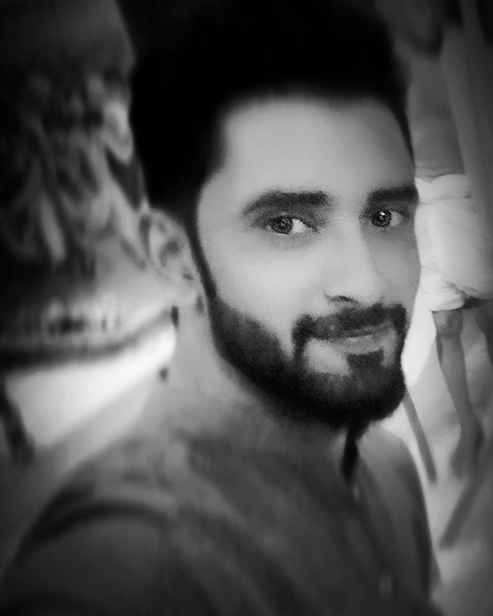 Hamza Abbasi Excel, English (UK), Urdu, English (US), Communications