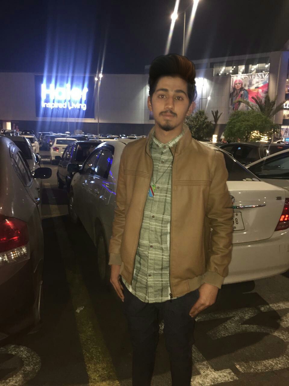 HARIS RAZZAQ Profile HARIS RAZZAQ Profile