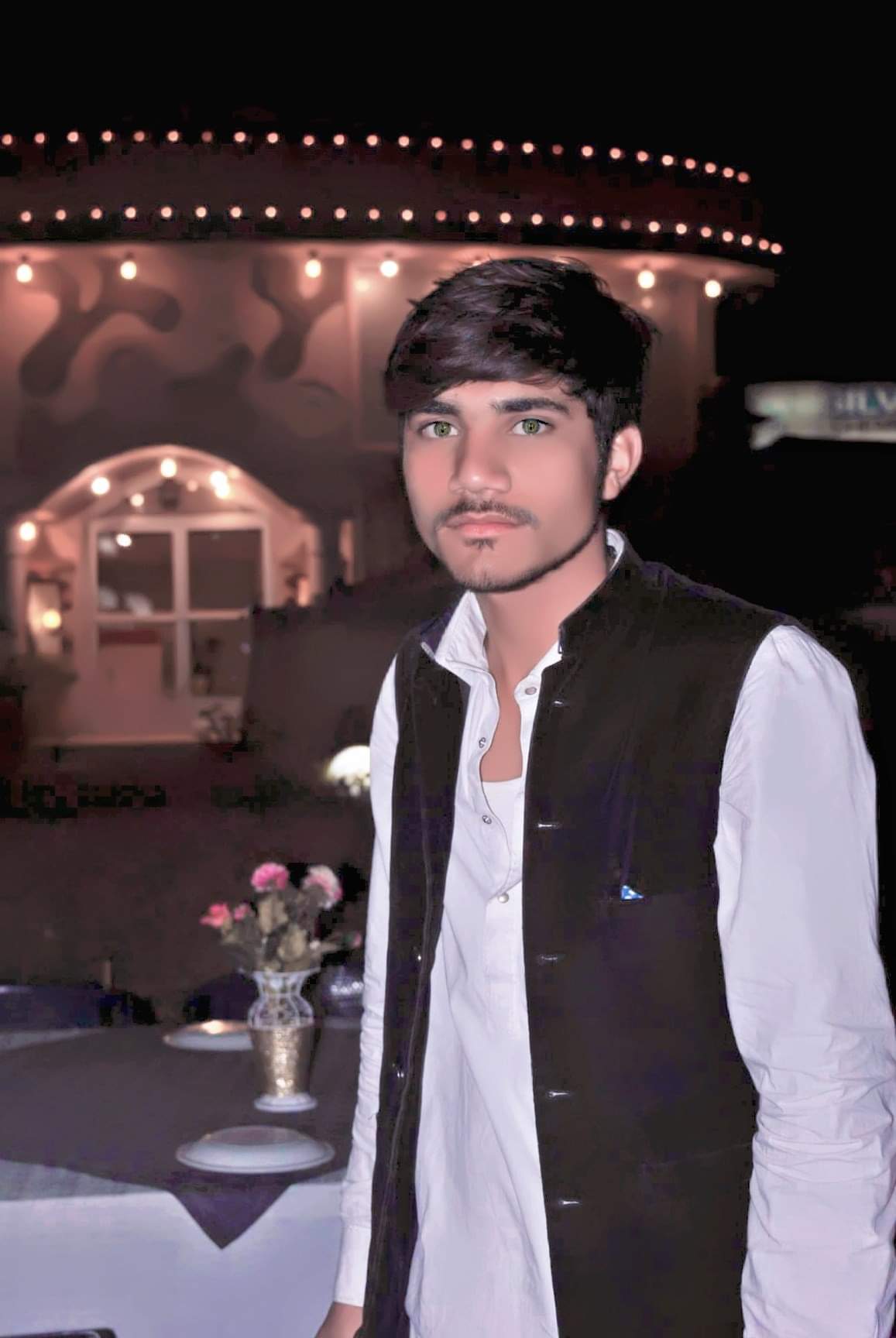 Zeeshan Khan 
