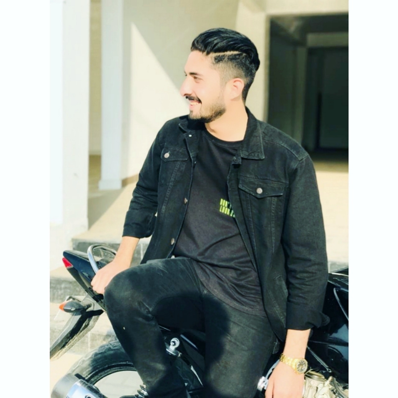 Waheed Afzalkhan Car Driving, Local Job