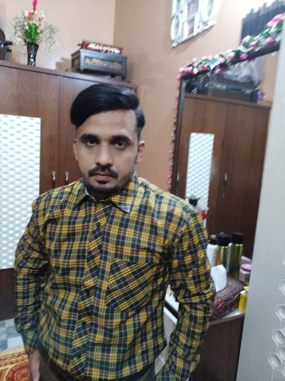 Mehboob Anwer Customer Service, MS Office, English Typing, Cooking, Post-Production, Presentations