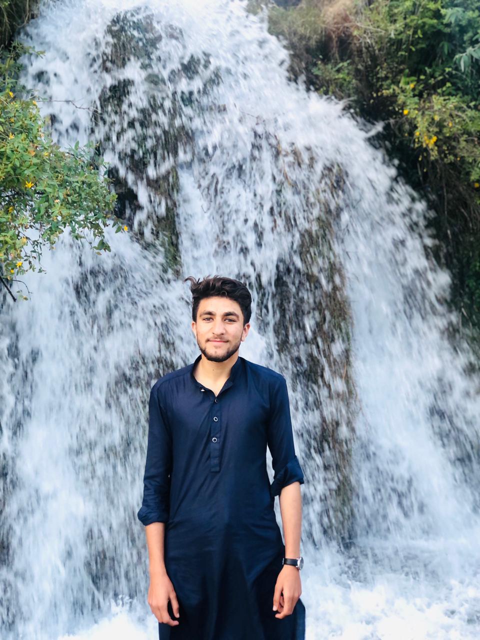 Zohaib Waheed Graphic Design, Logo Design, Social Media Post Design, Vector Tracing, CV Design, Brochure Design, Business Cards, Whiteboard Animation